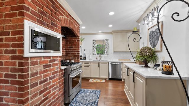 2701 Mount Vernon Drive, Dickinson, TX 77539