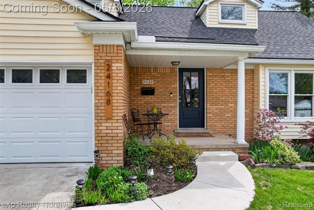 24168 Saint Mary Court, Farmington, MI 48336