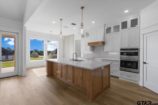 17265 Woodcrest Circle, Lindale, TX 75771