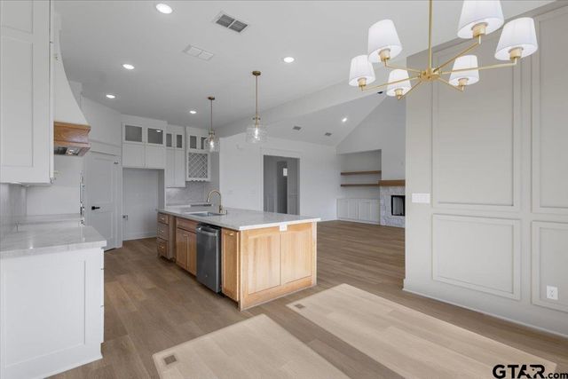 17265 Woodcrest Circle, Lindale, TX 75771
