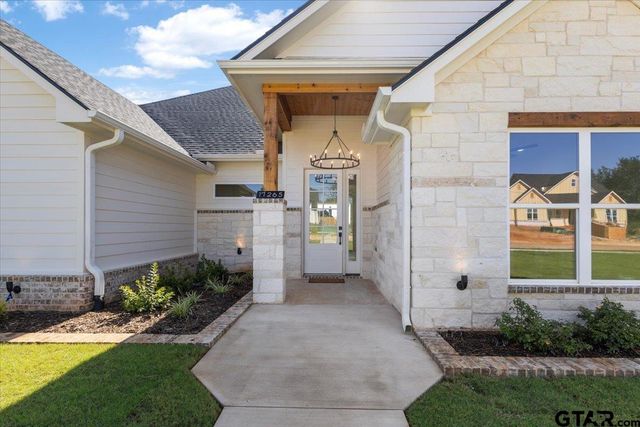 17265 Woodcrest Circle, Lindale, TX 75771