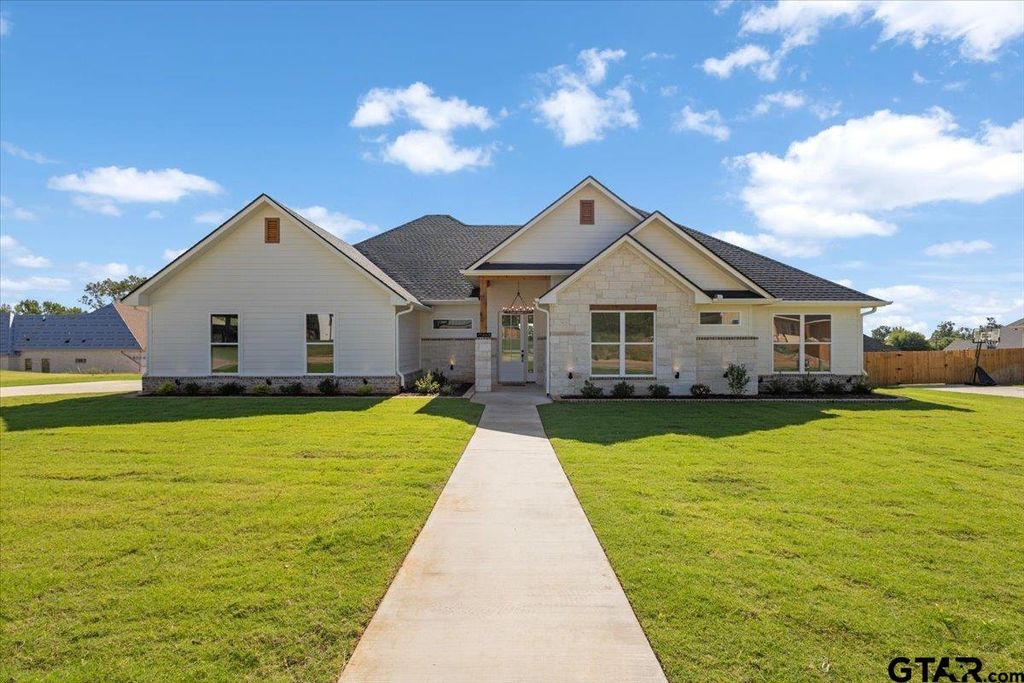 17265 Woodcrest Circle, Lindale, TX 75771