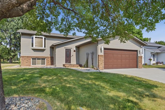 2622 29th Avenue S, Moorhead, MN 56560