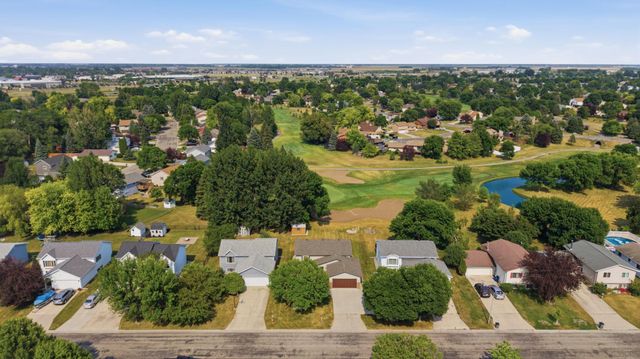 2622 29th Avenue S, Moorhead, MN 56560