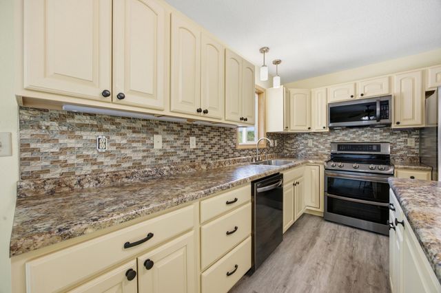2622 29th Avenue S, Moorhead, MN 56560