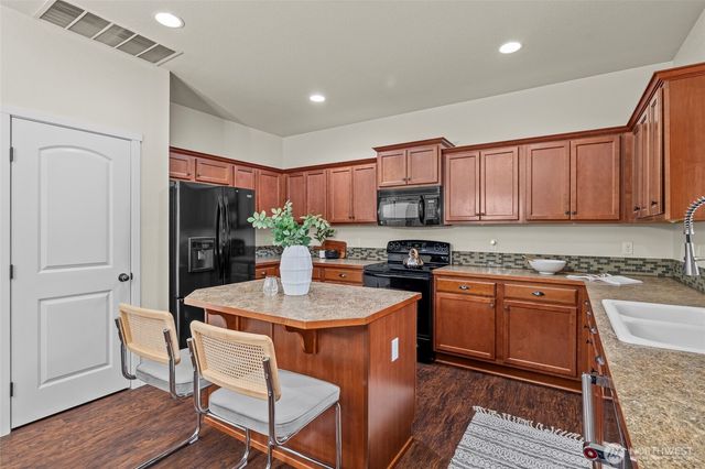 20618 94th Avenue E, Graham, WA 98338