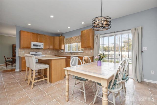 2 Nicole Drive, Franklin, NJ 08873