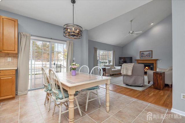 2 Nicole Drive, Franklin, NJ 08873