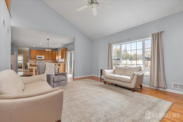 2 Nicole Drive, Franklin, NJ 08873