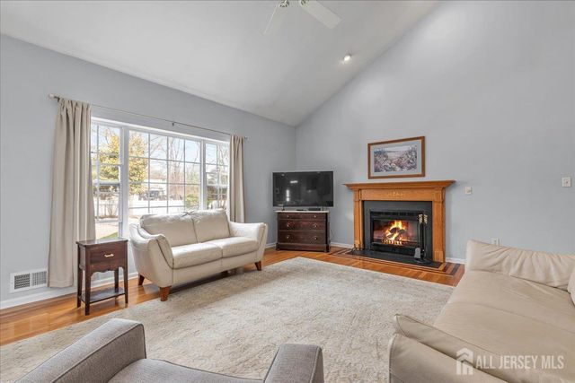 2 Nicole Drive, Franklin, NJ 08873