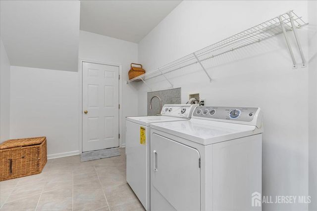 2 Nicole Drive, Franklin, NJ 08873