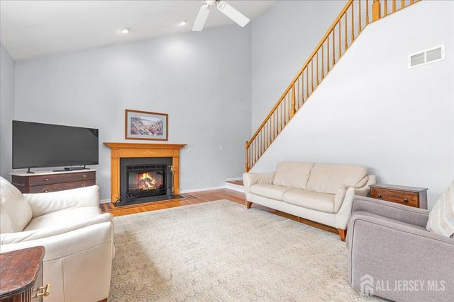 2 Nicole Drive, Franklin, NJ 08873