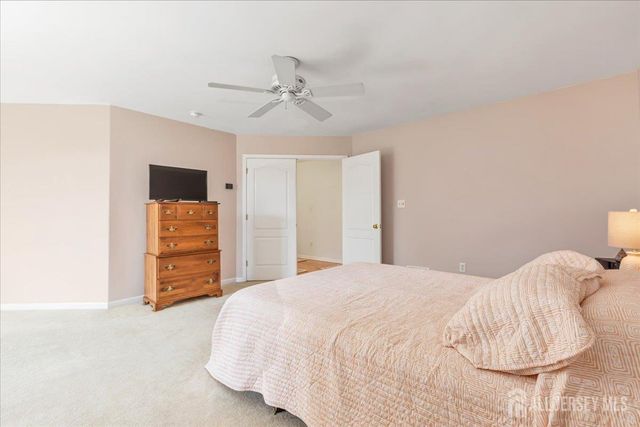 2 Nicole Drive, Franklin, NJ 08873