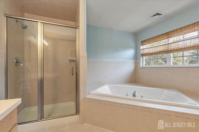 2 Nicole Drive, Franklin, NJ 08873