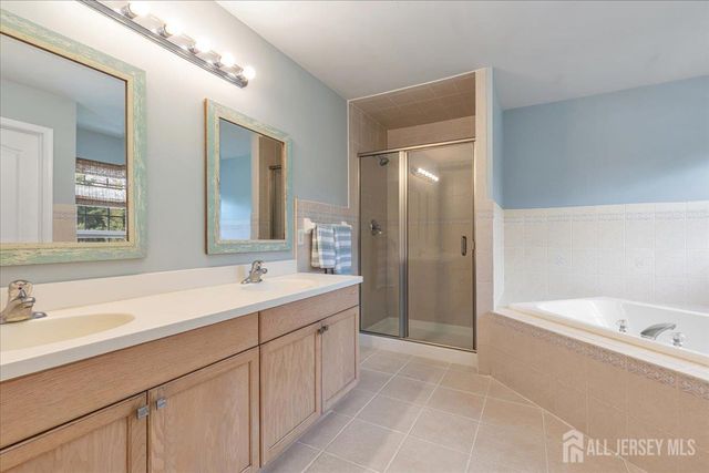 2 Nicole Drive, Franklin, NJ 08873