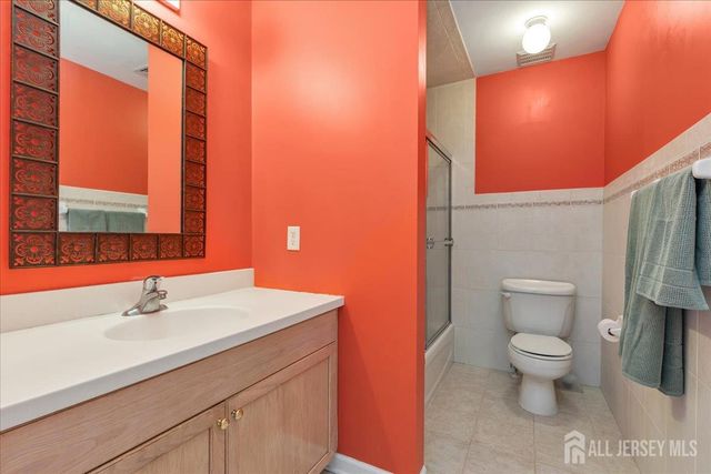 2 Nicole Drive, Franklin, NJ 08873