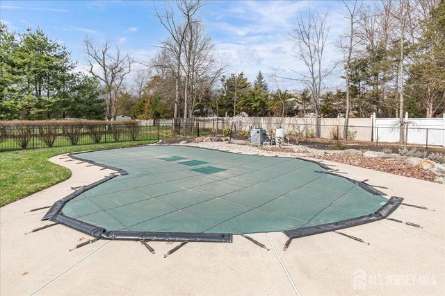 2 Nicole Drive, Franklin, NJ 08873