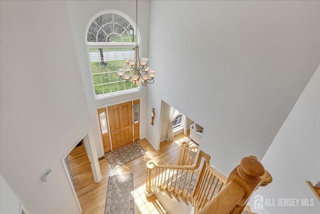 2 Nicole Drive, Franklin, NJ 08873