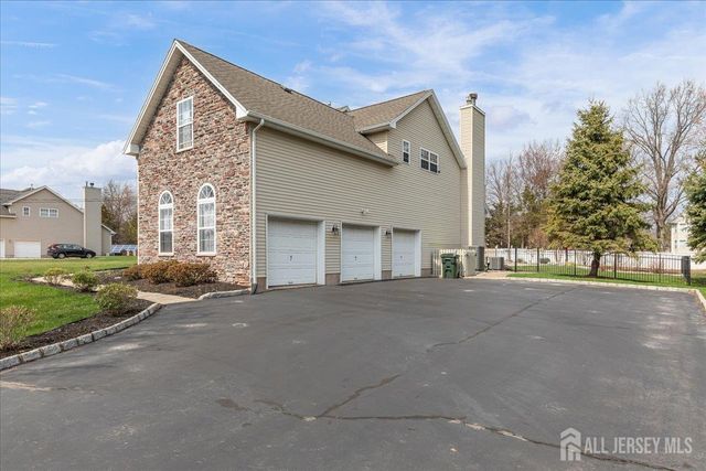 2 Nicole Drive, Franklin, NJ 08873