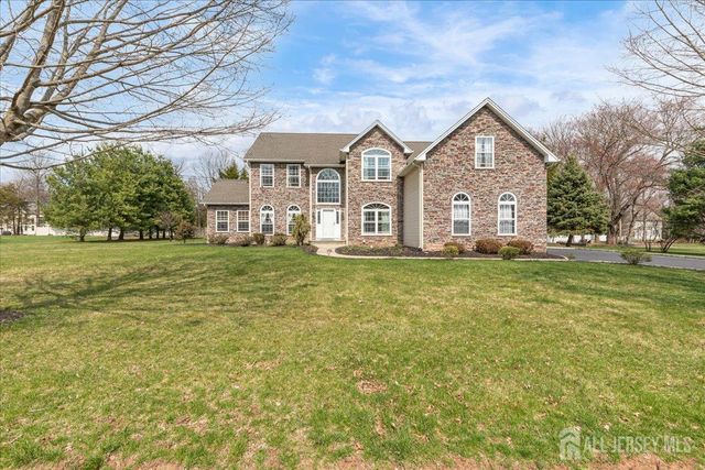 2 Nicole Drive, Franklin, NJ 08873