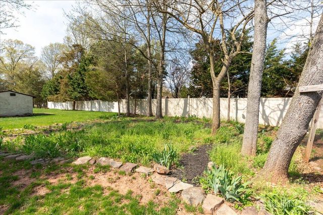 2 Nicole Drive, Franklin, NJ 08873