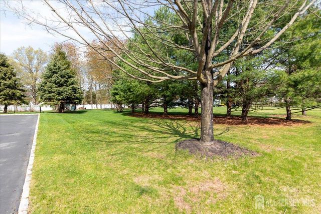 2 Nicole Drive, Franklin, NJ 08873