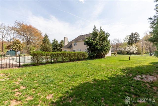 2 Nicole Drive, Franklin, NJ 08873