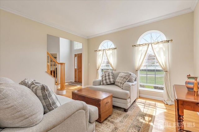 2 Nicole Drive, Franklin, NJ 08873