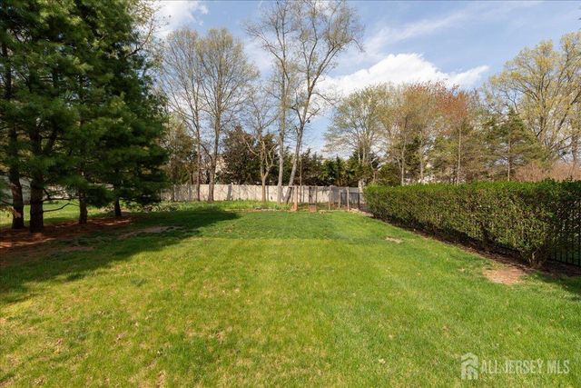 2 Nicole Drive, Franklin, NJ 08873