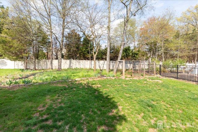 2 Nicole Drive, Franklin, NJ 08873