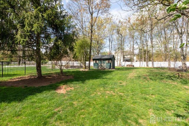 2 Nicole Drive, Franklin, NJ 08873