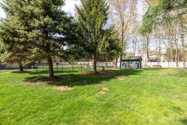 2 Nicole Drive, Franklin, NJ 08873