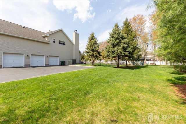 2 Nicole Drive, Franklin, NJ 08873