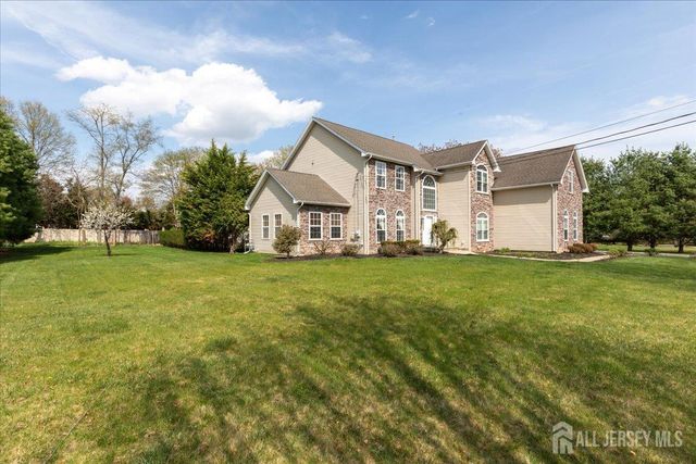 2 Nicole Drive, Franklin, NJ 08873