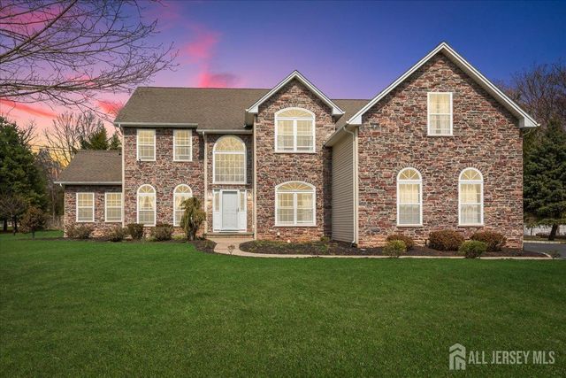 2 Nicole Drive, Franklin, NJ 08873