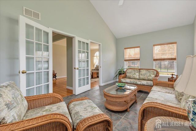 2 Nicole Drive, Franklin, NJ 08873