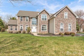 2 Nicole Drive, Franklin, NJ 08873