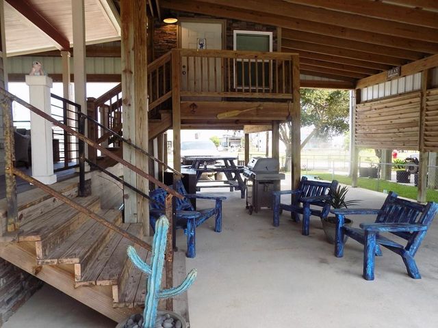 638 County Road 209, Sargent, TX 77414