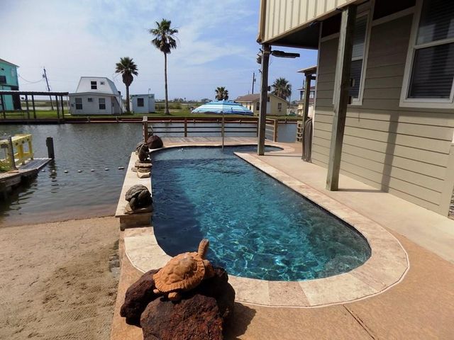 638 County Road 209, Sargent, TX 77414