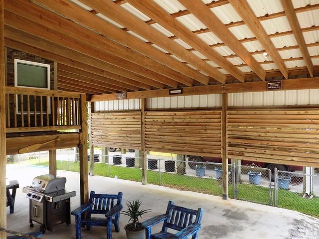 638 County Road 209, Sargent, TX 77414