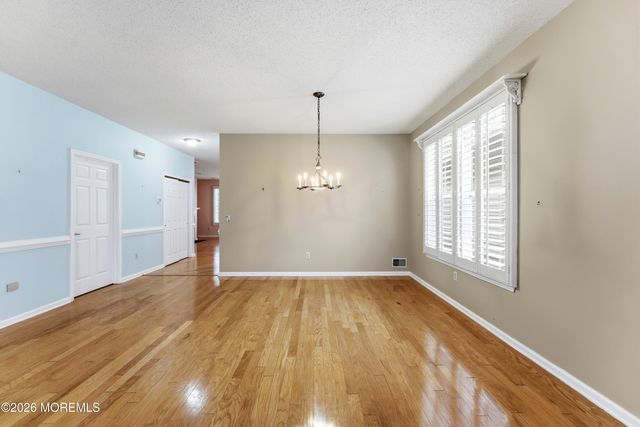 9 Robin Lane, Barnegat, NJ 08005