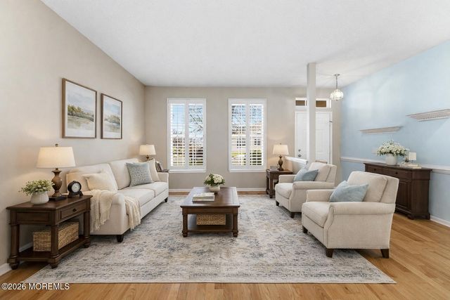 9 Robin Lane, Barnegat, NJ 08005