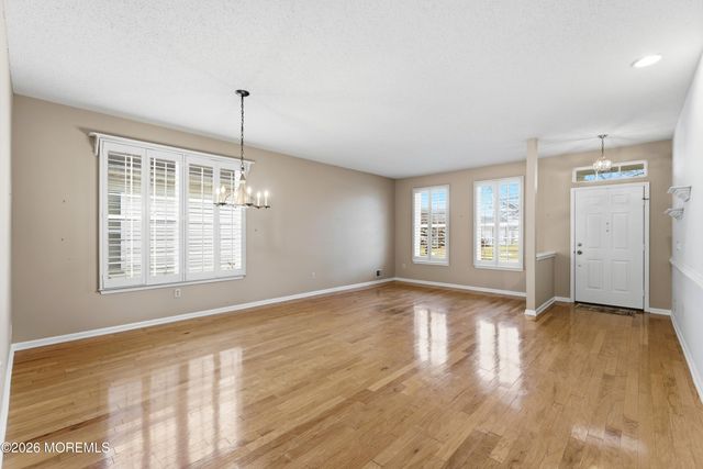 9 Robin Lane, Barnegat, NJ 08005