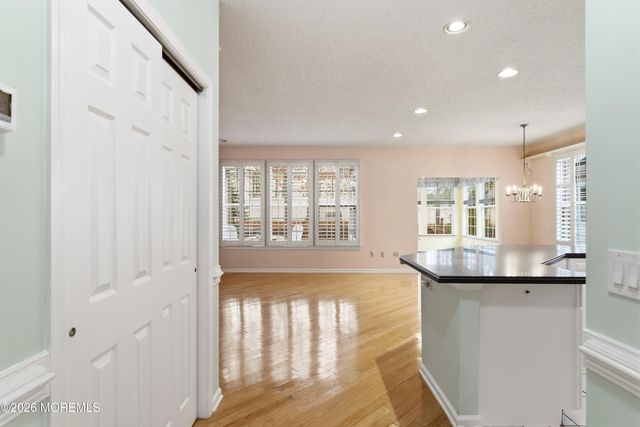 9 Robin Lane, Barnegat, NJ 08005