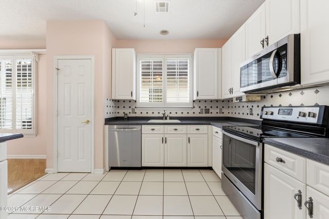 9 Robin Lane, Barnegat, NJ 08005