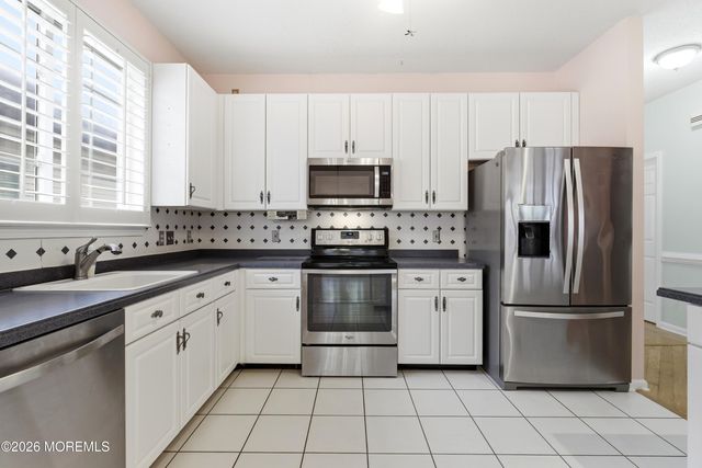 9 Robin Lane, Barnegat, NJ 08005