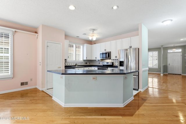 9 Robin Lane, Barnegat, NJ 08005