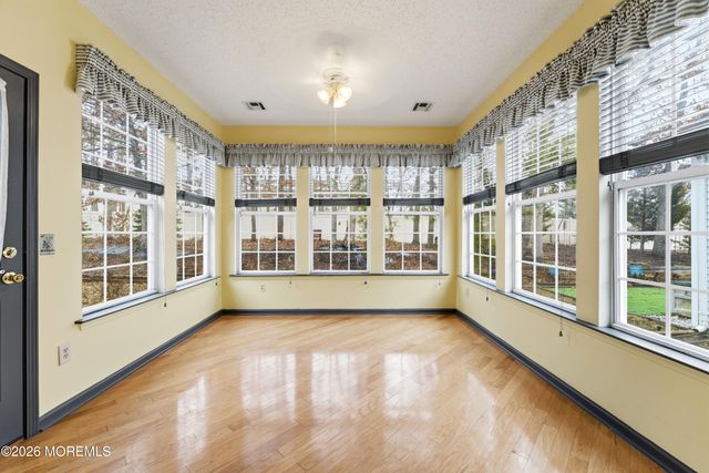 9 Robin Lane, Barnegat, NJ 08005