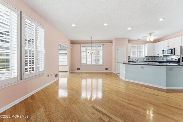 9 Robin Lane, Barnegat, NJ 08005