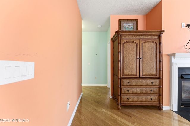 9 Robin Lane, Barnegat, NJ 08005